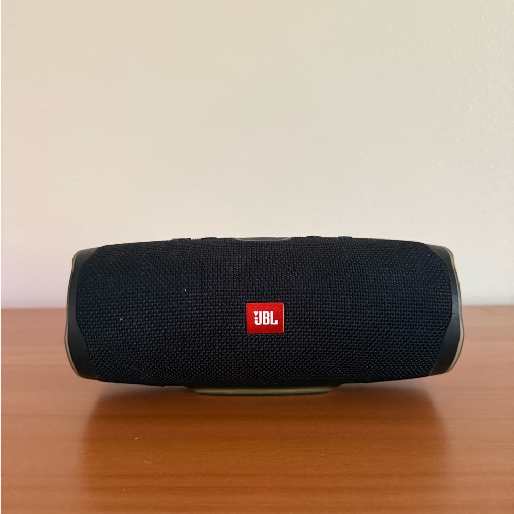 JBL Black charge 4 Portable Bluetooth Speaker